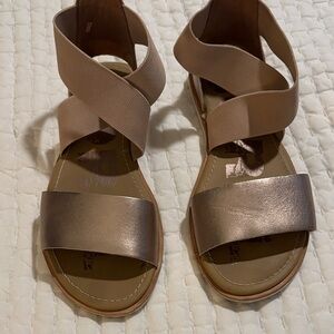 Sorel Women's Sandals in Metallic and Tan